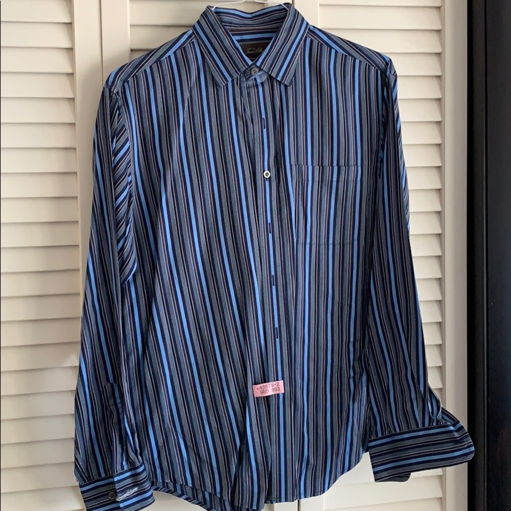 Beautiful button down shirt!